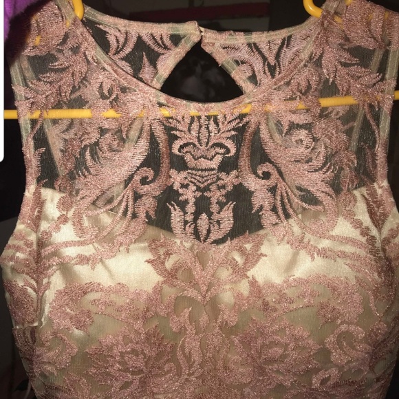 Formal dress - Picture 5 of 7